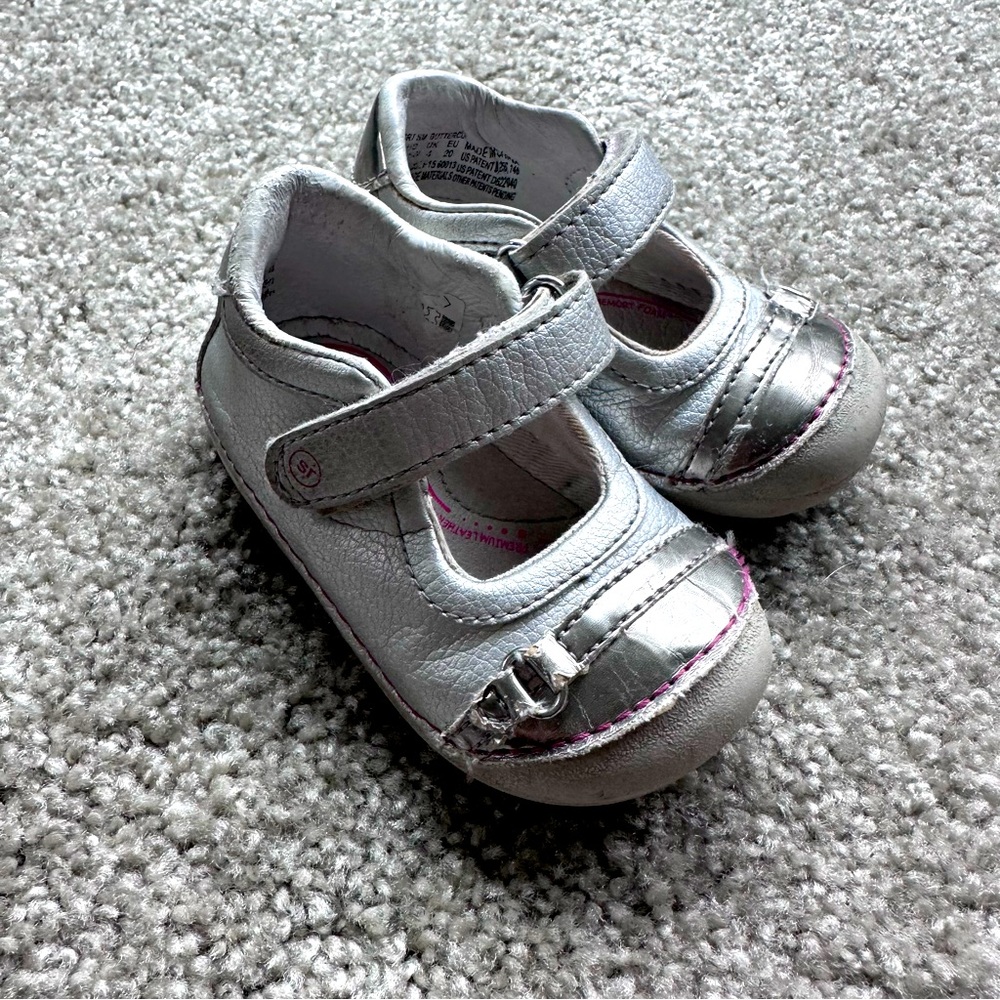 Stride Rite Size 4.5 Mary Jane Shoes